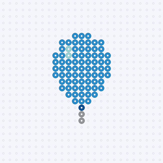 A light blue balloon with a small pale highlight, a dark blue knot and a short grey string as a fuse-bead pattern on a pegboard grid.